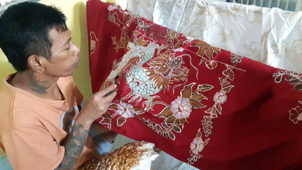 Kisah Ikhsan, Napi Lapas Kedungpane yang Tekun Nyanting Batik