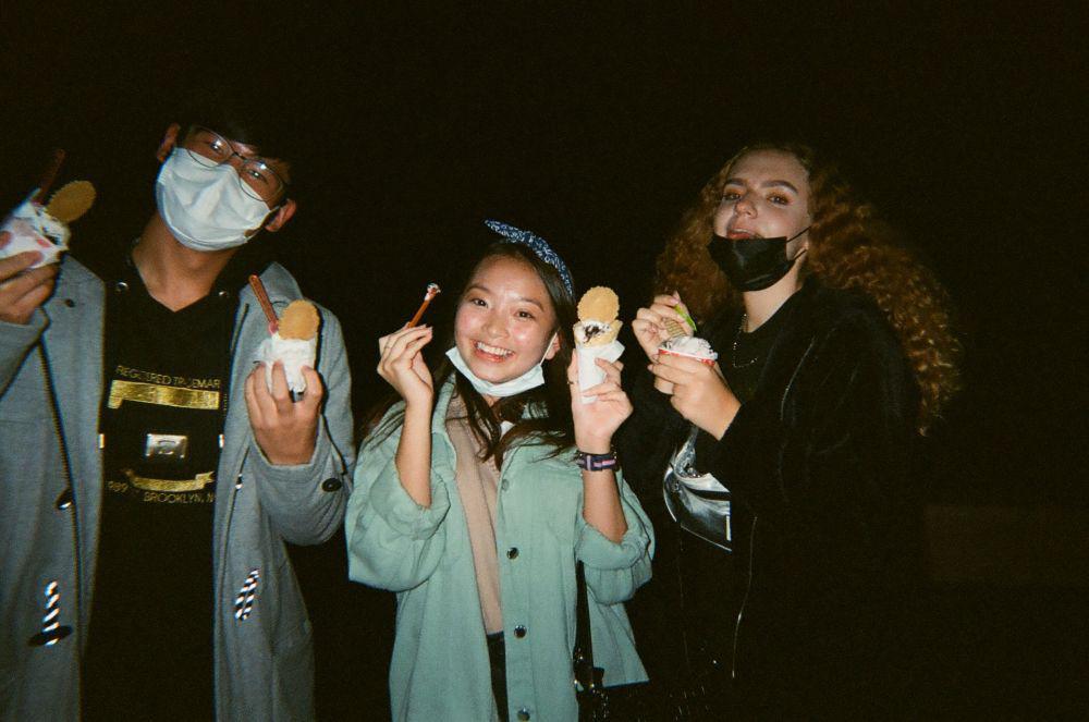 5 Zodiak yang Gampang Akrab dengan Kawan Kekasihnya, Orangnya Asyik!