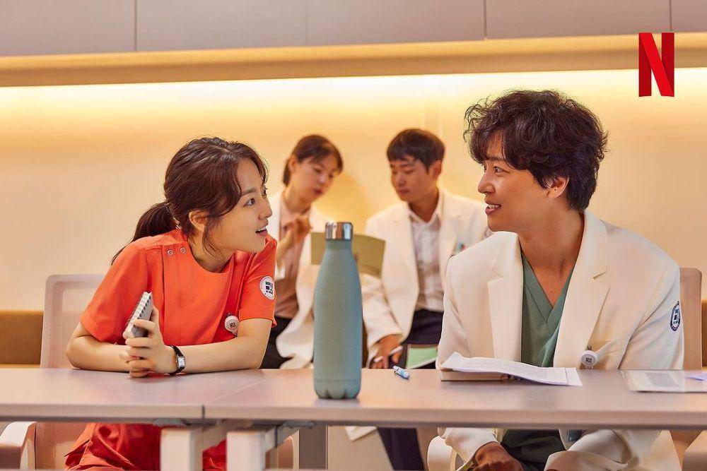 still cut Daily Dose of Sunshine (instagram.com/netflixkr)