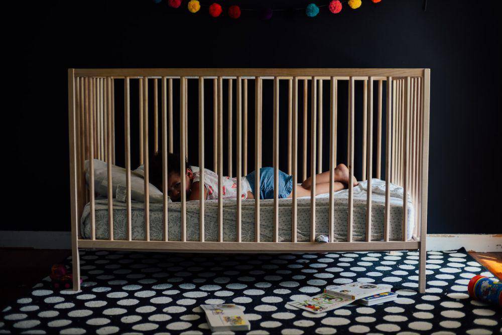 ilustrasi bayi tertidur di atas ranjang (pexels.com/Emma Bauso)