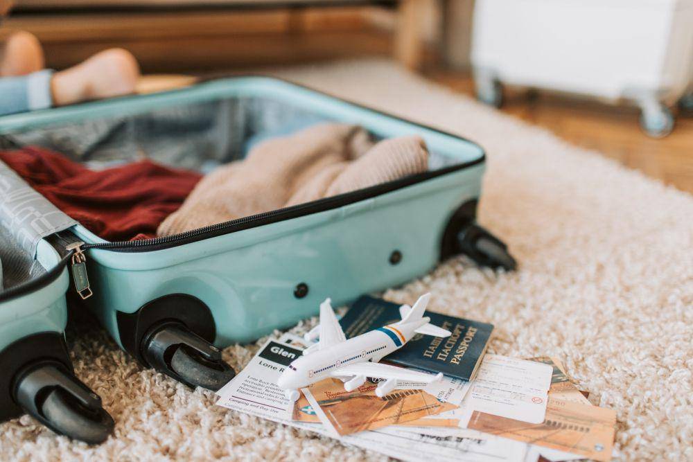 Ilustrasi sedang packing (pexels.com/Vlada Karpovich)