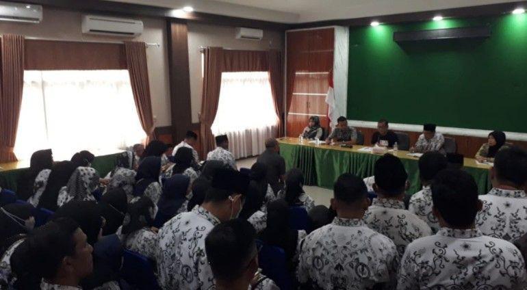Ratusan Kepsek Lubuk Linggau Demo ke Kejari Imbas Diperas LSM
