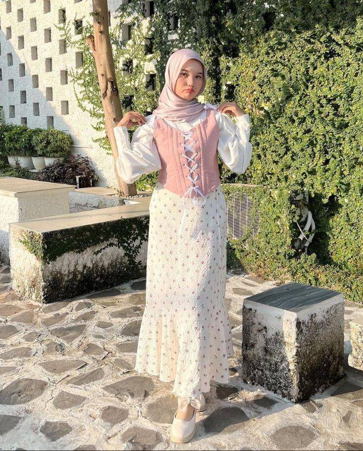 Style corset hijab (instagram.com/siskaamera)
