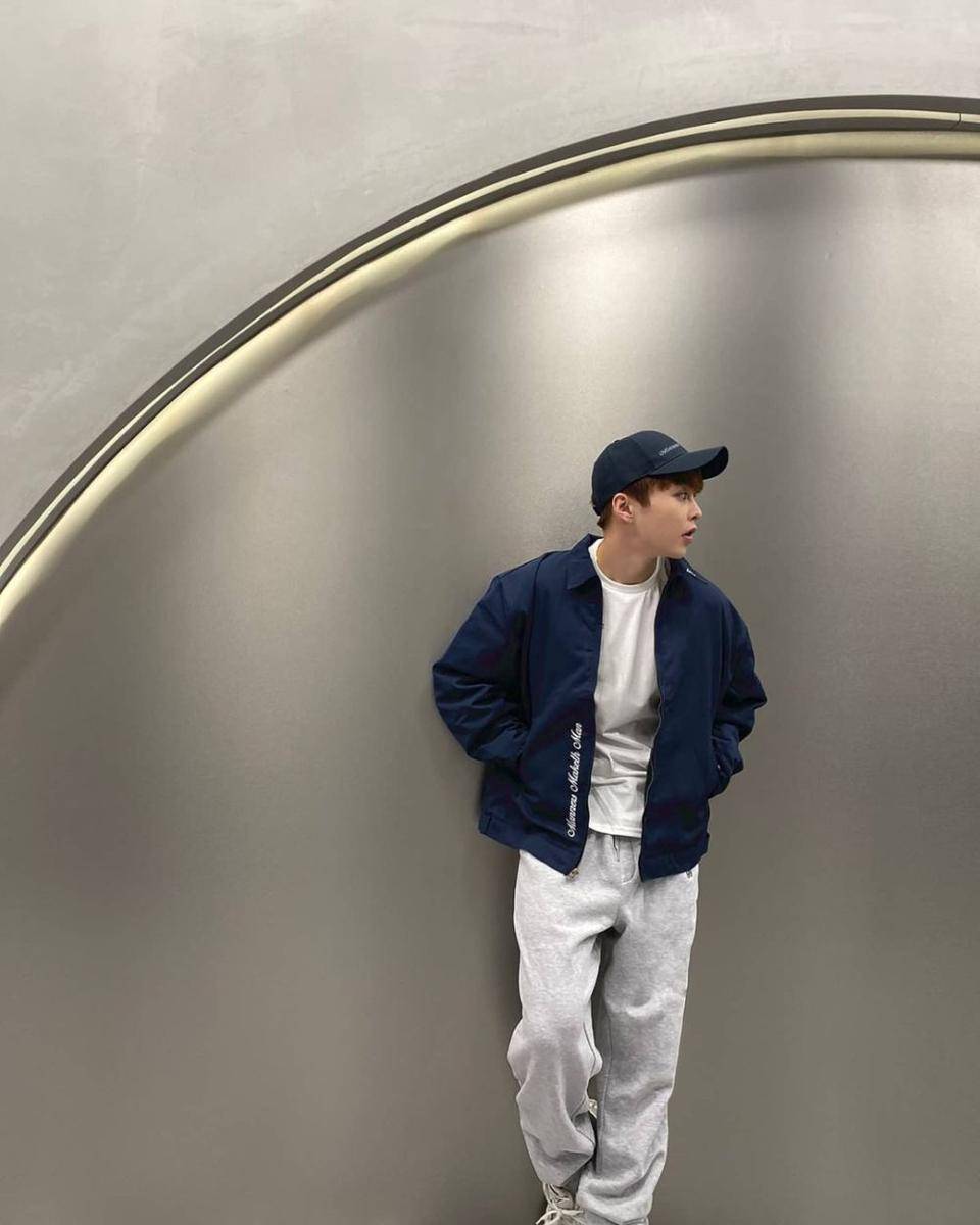 outfit street style ala Xiumin EXO (instagram.com/e_xiu_o)