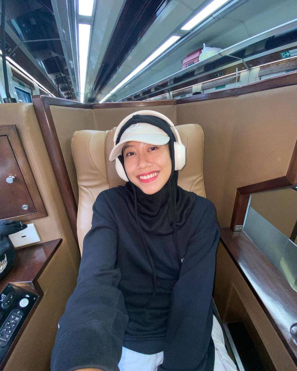 Megawati saat duduk dan mendengarkan musik (Instagram/megawatihangestrip)