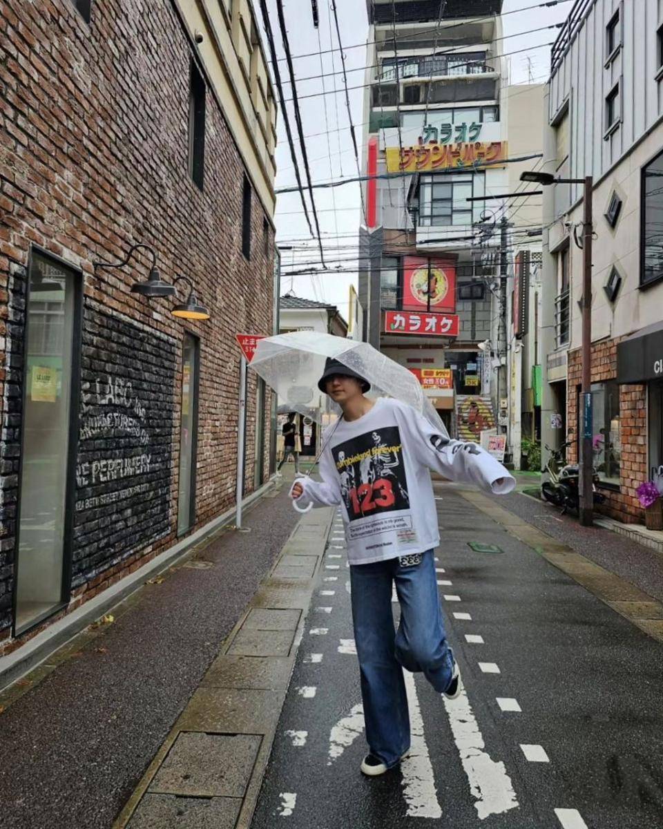 outfit street style ala Chanyeol EXO (instagram.com/real__pcy)