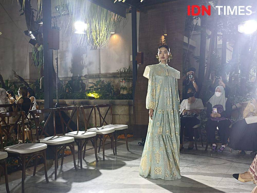 Koleksi Lavena by BOHplay yang tampil dalam pagelaran Trunk Show di The Dharmawangsa Hotel, Jakarta Selatan. 19 Oktober 2023. (IDN Times/M. Tarmizi Murdianto)