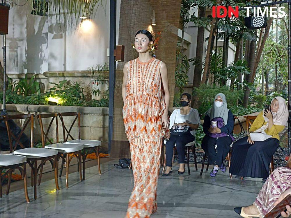 Koleksi Lavena by BOHplay yang tampil dalam pagelaran Trunk Show di The Dharmawangsa Hotel, Jakarta Selatan. 19 Oktober 2023. (IDN Times/M. Tarmizi Murdianto)