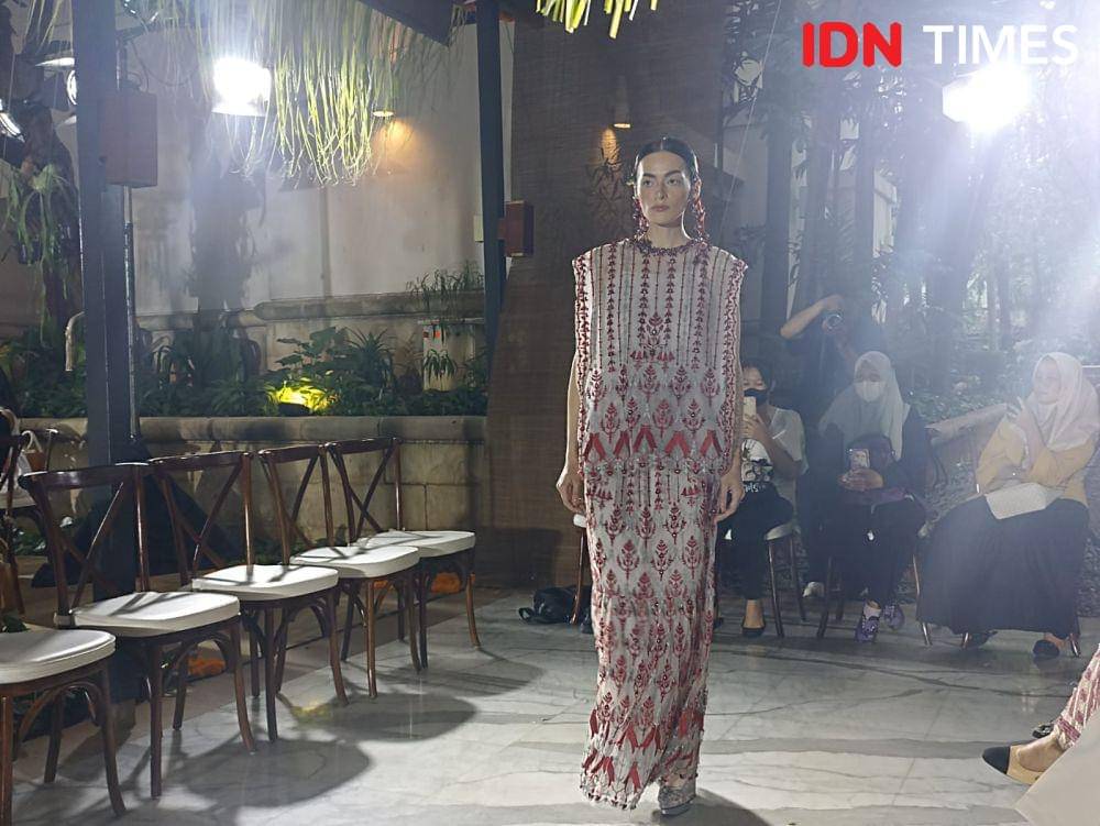 Koleksi Lavena by BOHplay yang tampil dalam pagelaran Trunk Show di The Dharmawangsa Hotel, Jakarta Selatan. 19 Oktober 2023. (IDN Times/M. Tarmizi Murdianto)