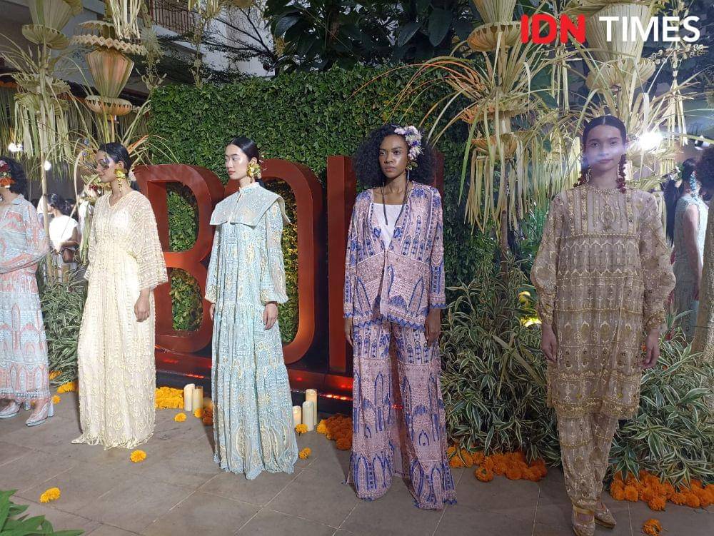 Koleksi Lavena by BOHplay yang tampil dalam pagelaran Trunk Show di The Dharmawangsa Hotel, Jakarta Selatan. 19 Oktober 2023. (IDN Times/M. Tarmizi Murdianto)