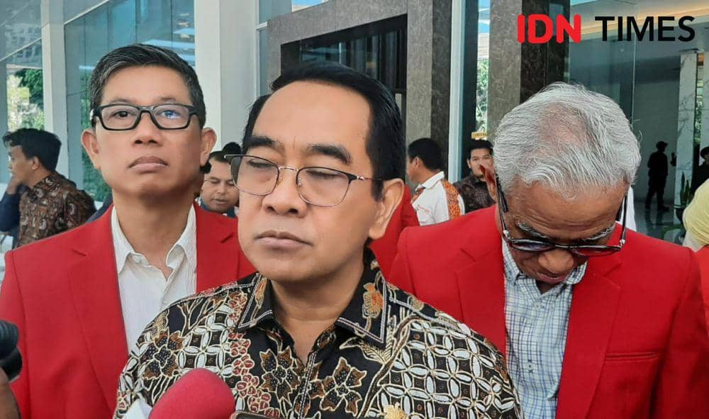Rektor Unhas, Jalamaluddin Jompa, memberikan keterangan soal kasus dokter koas dan residen selingkuh. IDN Times/Dahrul Amri Lobubun