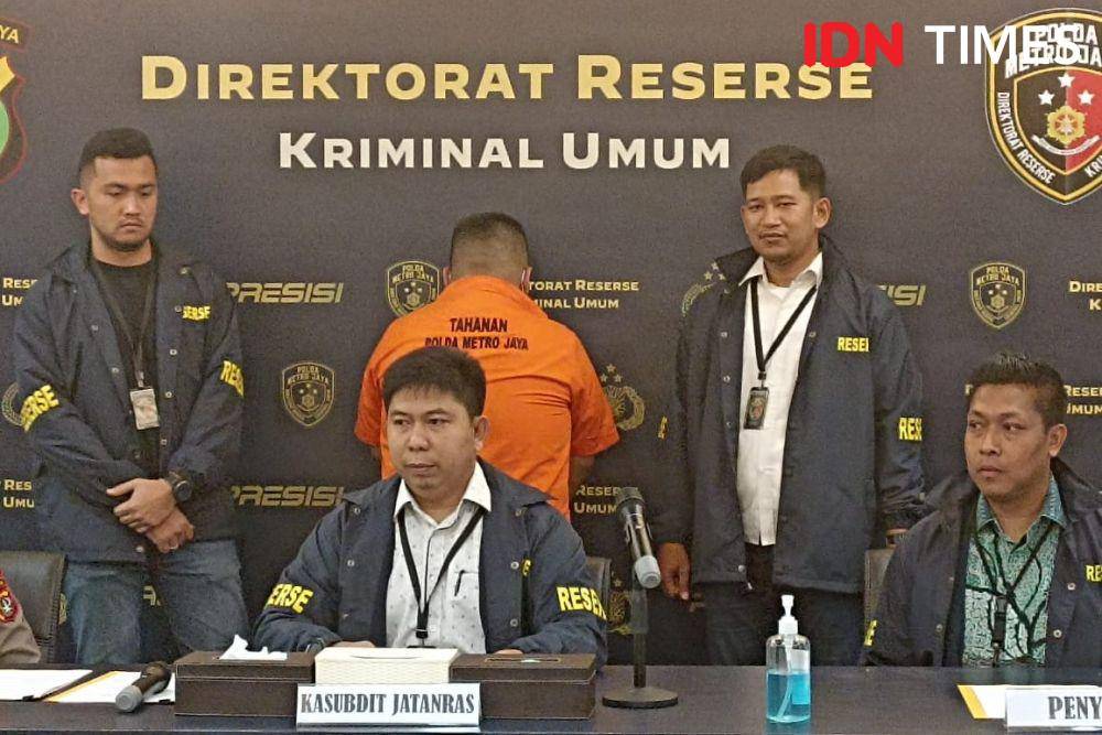 Polisi tangkap pengendara Mobil Fortuner Arogan yang pakai pelat nomor dinas polisi palsu. (IDN Times/Amir Faisol)