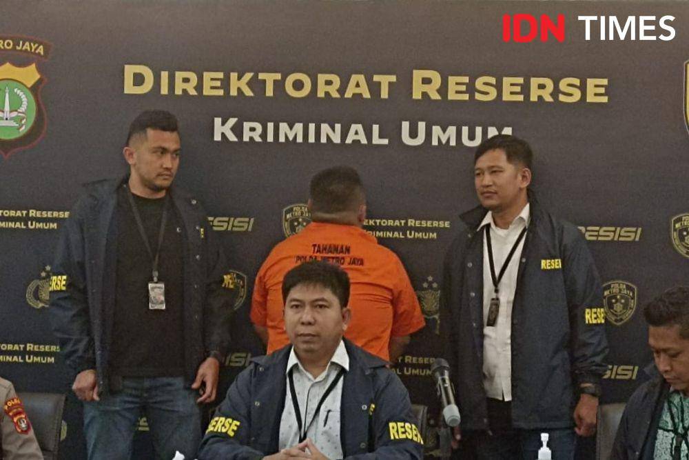 Polisi tangkap pengendara Mobil Fortuner Arogan yang pakai pelat nomor dinas polisi palsu. (IDN Times/Amir Faisol)