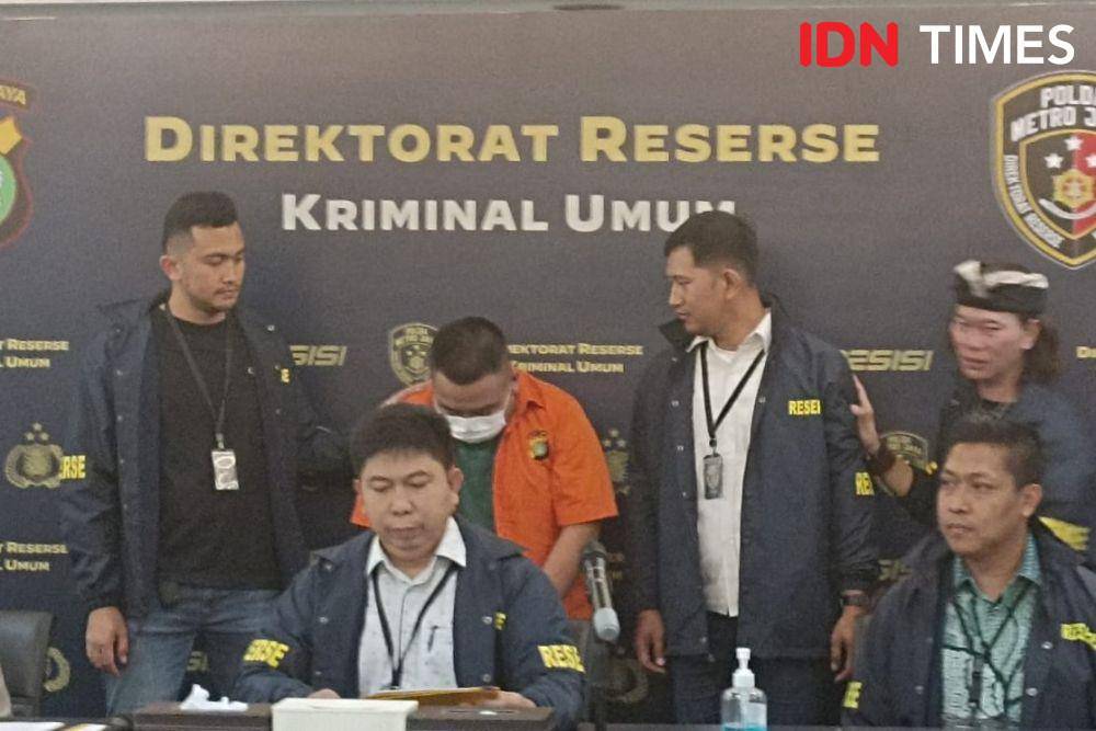 Polisi tangkap pengendara Mobil Fortuner Arogan yang pakai pelat nomor dinas polisi palsu. (IDN Times/Amir Faisol)