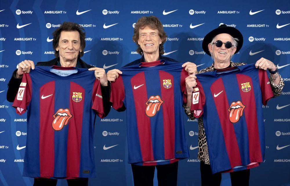 Jubah Tempur Khusus Barcelona di El Clasico: The Rolling Stones Mejeng
