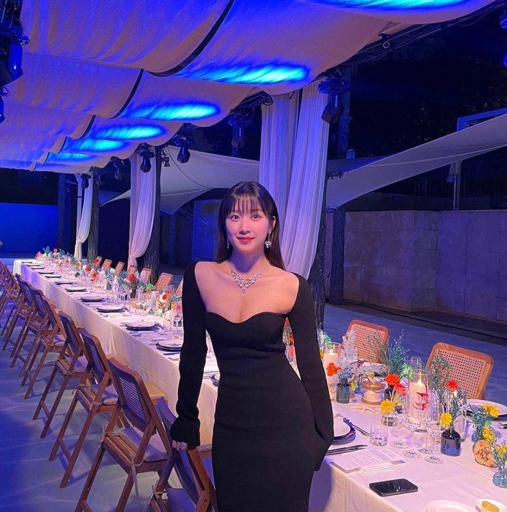 gaya Moon Ga Young dengan dress hitam (instagram.com/m_kayoung)