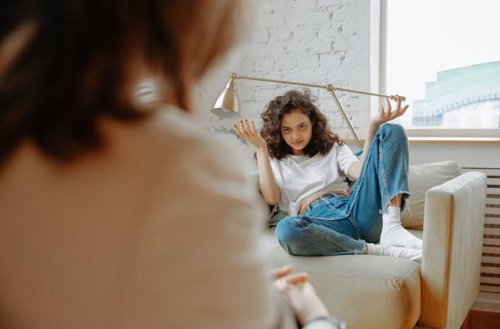 5 Cara Menghadapi Fake Friend, Penting untuk Tetapkan Batasan!