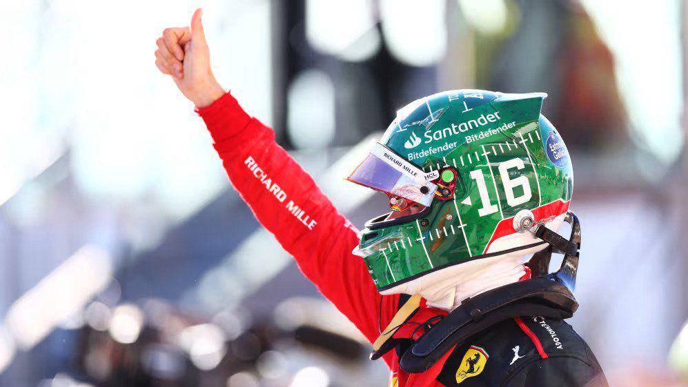 Charles Leclerc mengangkat jempol selepas sesi kualifikasi GP Amerika Serikat 2023. (formula1.com)