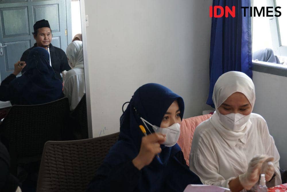 Layanan kesehatan di Rumah Kebugaran Difabel, Jalan Bandut Kidul, Kelurahan Argorejo, Kecamatan Sedayu, Kabupaten Bantul, Sabtu (14/10/2023). (IDN Times/Herlambang Jati Kusumo)