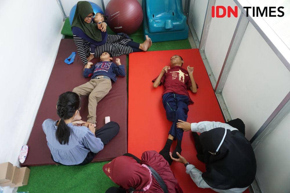 Layanan terapi di Rumah Kebugaran Difabel, Jalan Bandut Kidul, Kelurahan Argorejo, Kecamatan Sedayu, Kabupaten Bantul, Sabtu (14/10/2023). (IDN Times/Herlambang Jati Kusumo)