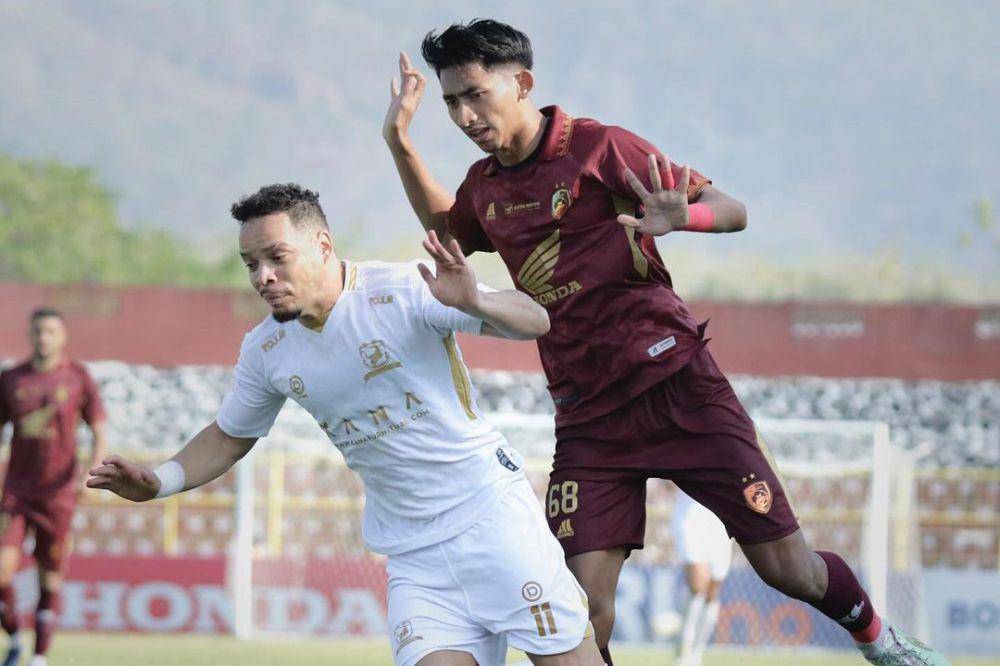 Madura United saat menghadapi PSM Makassar di Liga 1 2023/2024 putaran pertama. (instagram.com/maduraunited.fc)