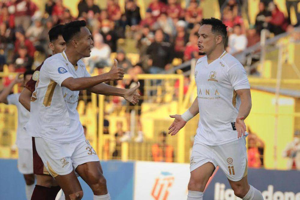Madura United dalam laga menghadapi PSM Makassar di Liga 1 2023/2024 putaran pertama. (instagram.com/maduraunited.fc)