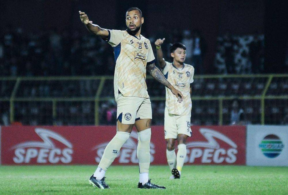Pemain-pemain Arema FC saat melawan PSM Makassar di Stadion Gelora BJ Habibie Parepare. (Dok. Media Officer Arema FC)