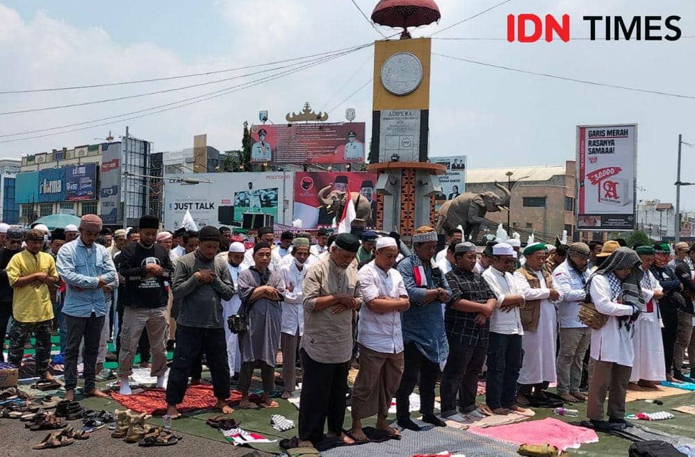 Ratusan Massa Bandar Lampung Gelar Aksi Damai Bela Palestina