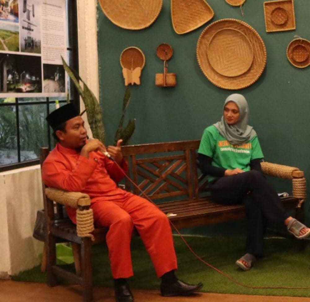 Zulkifli saat menerangkan tentang potensi energi terbarukan yang ada di Provinsi Riau (IDN Times/ Fanny Rizano)