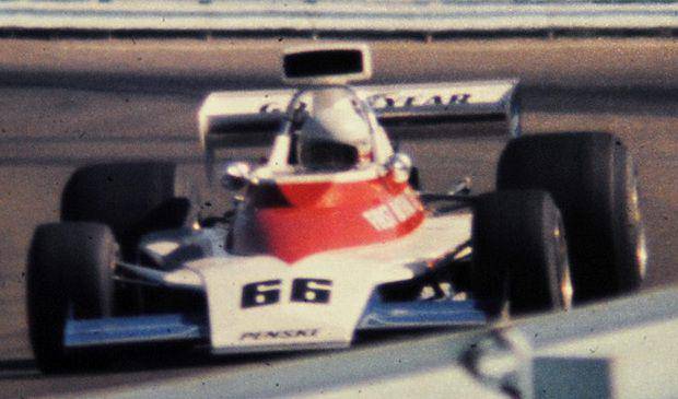 Mark Donohue di Sirkuit Watkins Glen Internasional pada 1974 (commons.wikimedia.org/Christian Sinclair)