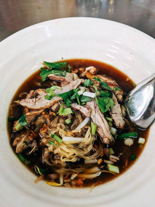 mi kuah kare pedas (pexels.com/Markus Winkler)