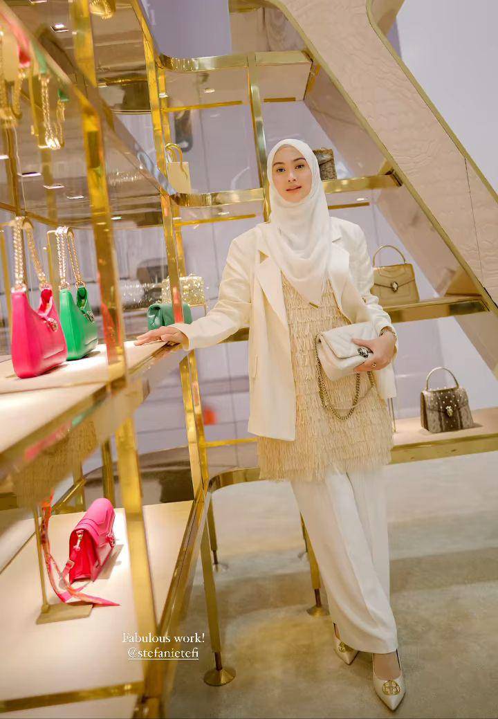 Potret artis di event Bvlgari (Instagram.com/indahnadapusputa)