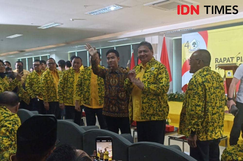 Wali Kota Solo Gibran Rakabuming Raka sambangi Kantor DPP Partai Golkar, Jakarta Barat, Sabtu (21/10/2023). (IDN Times/Yosafat Diva Bayu Wisesa)