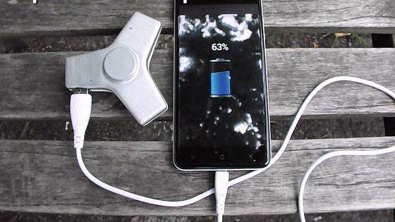 potret charger HP desain nyentrik (reddit.com/user/AmazingWetBread)