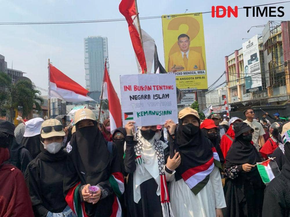 Poster Aksi Lampung Bersama Palestina, Minggu (22/10/2023). (IDN Times/Rohmah Mustaurida)