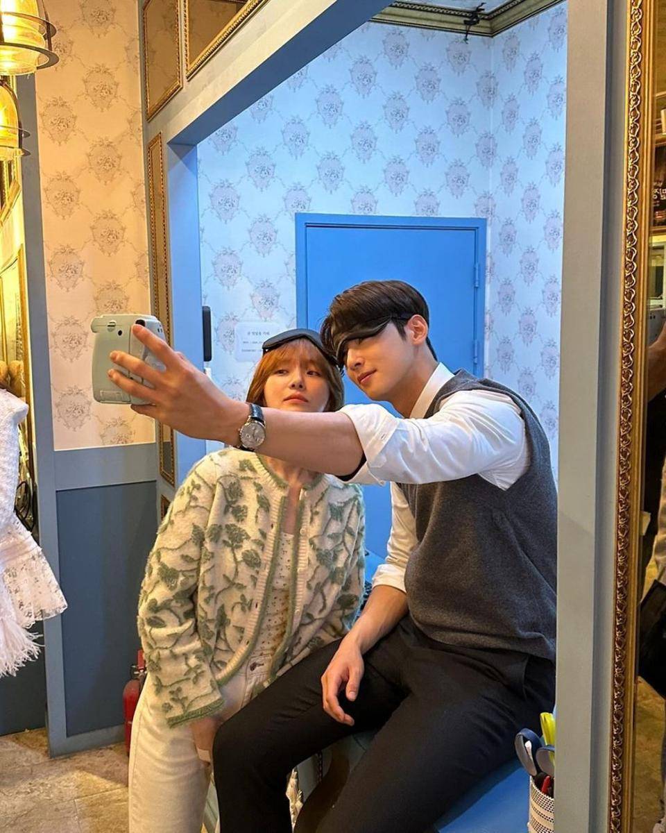 Cha Eun Woo di balik layar drama A Good Day to be a Dog (instagram.com/eunwo.o_c)
