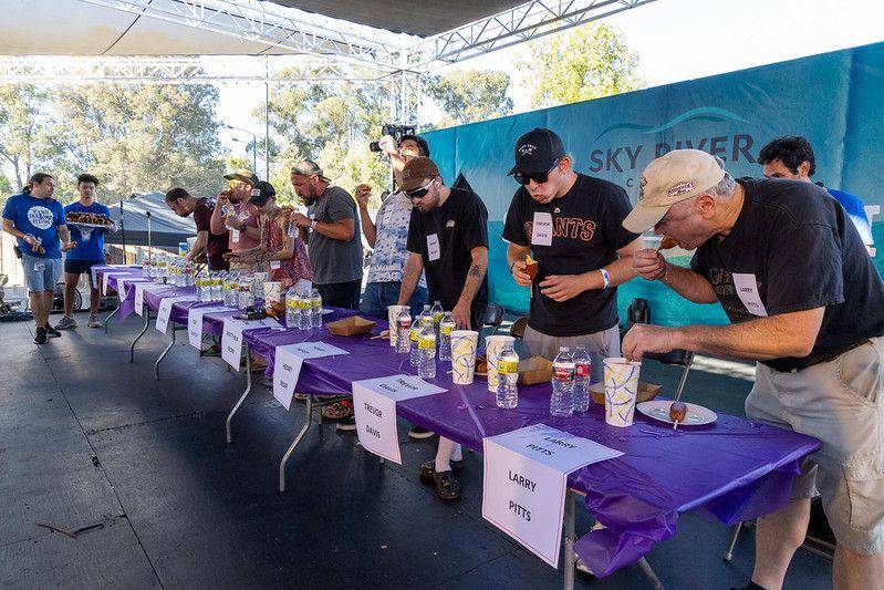 Potret California State Fair’s Corn Dog Eating Contest (calexpostatefair.com)