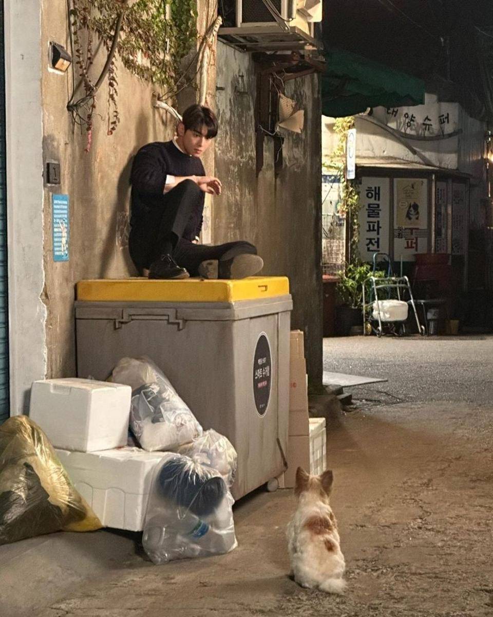 Cha Eun Woo di balik layar drama A Good Day to be a Dog (instagram.com/eunwo.o_c)