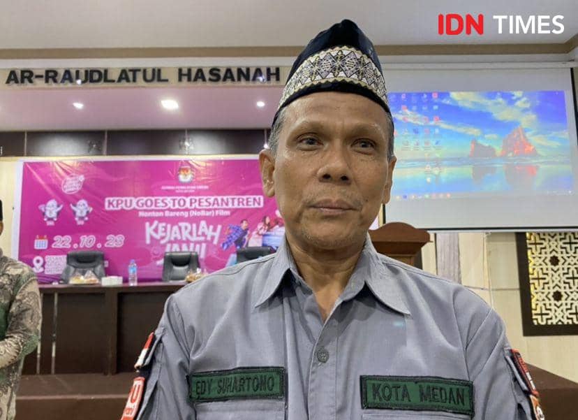 KPU Medan menggelar nobar film berjudul Kejarlah Janji di pesantren Ar-Raudlatul Hasanah Medan (IDN Times/Indah Permata Sari)