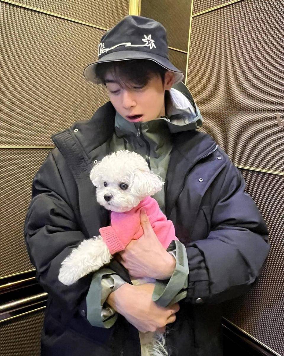 Cha Eun Woo di balik layar drama A Good Day to be a Dog (instagram.com/eunwo.o_c)