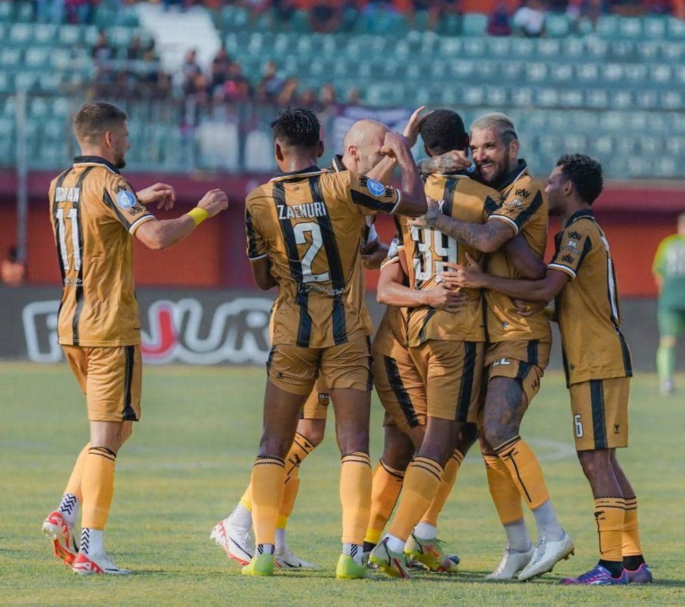 Pemain Dewa United setelah mencetak gol ke gawang Madura United. (Instagram.com/dewaunitedfc)