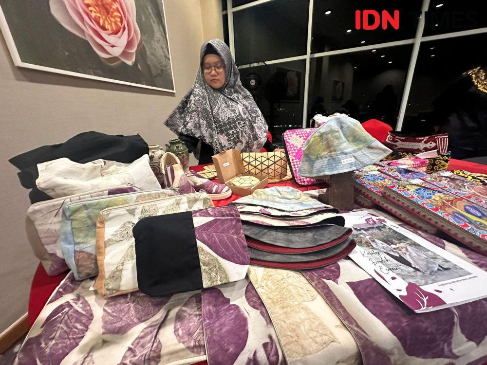 Melawan Stigma, Penyintas Kusta di Singkawang Bikin Kerajinan Ecoprint