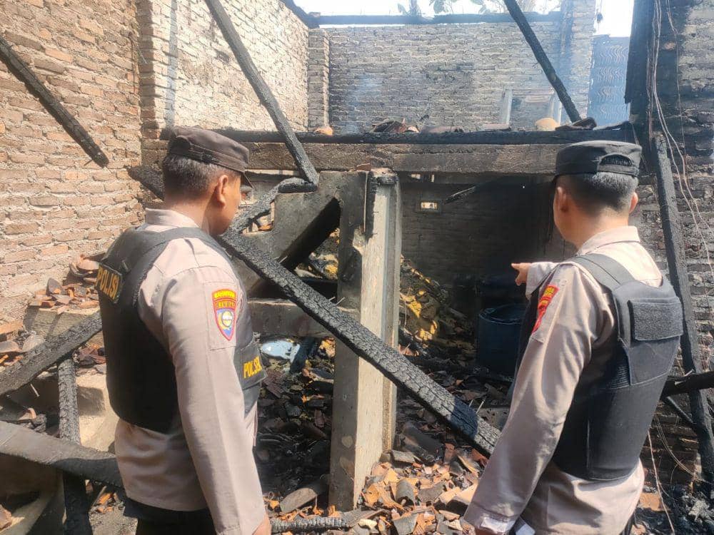 Kandang ayam di Pekon Pandansari Selatan, Kecamatan Sukoharjo, Kabupaten Pringsewu ludes terbakar, Minggu (22/10/2023). (Dok. Polres Pringsewu).