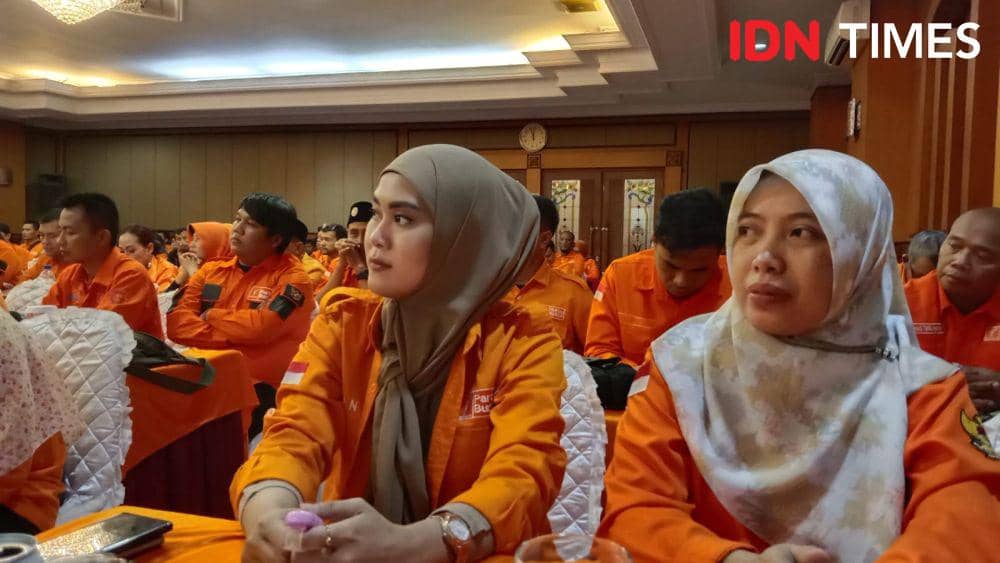 Dua caleg perempuan dari Partai Buruh Jawa Tengah saat mengikuti proses pembekalan pemenangan untuk kontestasi Pileg 2024. (IDN Times/Fariz Fardianto)