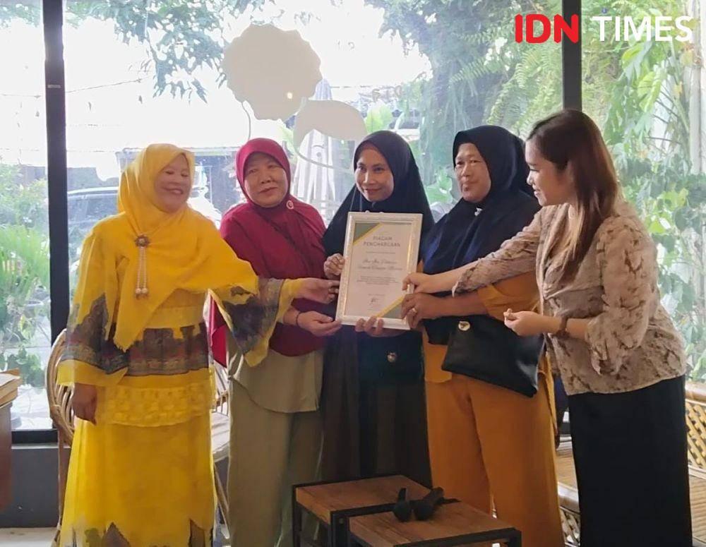 PHI beri penghargaan kepada SPRT atas dedikasi mereka menyuarakan perlindungan PRT (IDN Times/Eko Agus Herianto)