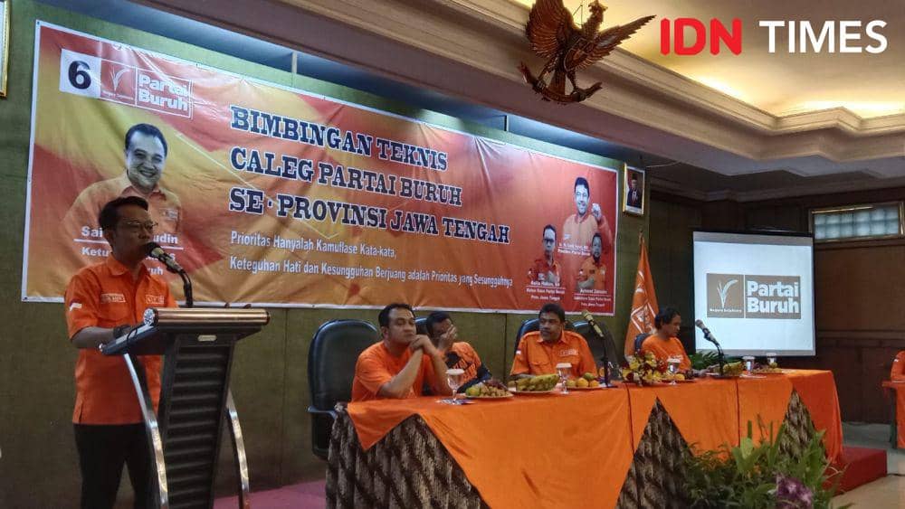 Ketua Exco Partai Buruh Jawa Tengah Aulia Hakim saat memompa semangat para calegnya yang datang dari 35 kabupaten/kota se-Jateng. (IDN Times/Fariz Fardianto)