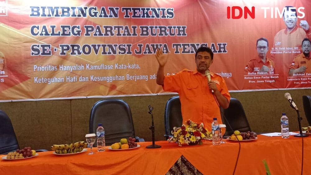 Presiden Partai Buruh Said Iqbal memberi motivasi saat bimbingan teknis (bimtek) untuk pemenangan Pileg 2024.. (IDN Times/Fariz Fardianto)