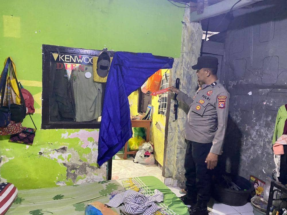 Polisi melakukan olah TKP pembunuhan anak kandung di Karang Kemong Kota Mataram. (dok. Istimewa)