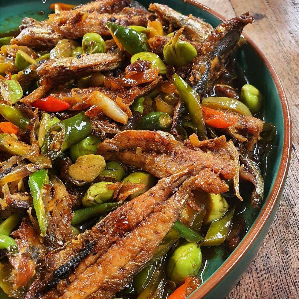 tumis ikan pindang (instagram.com/suprabajati)