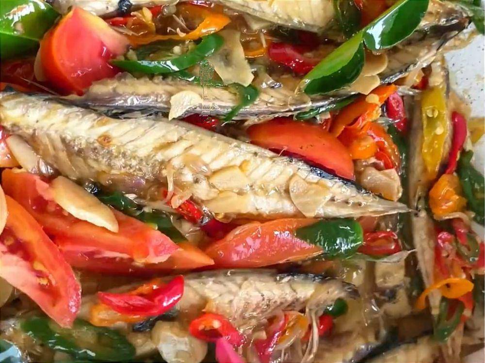 ilustrasi memasak tumis ikan pindang (instagram.com/yeyevillosa)